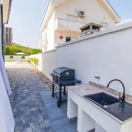 Bunska Venera Holiday home *